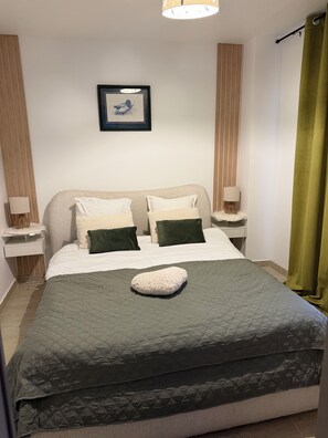 Room - Vrbo Property (Houilles)