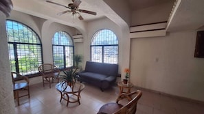 Living area - OYO Hotel Rolovi Cancun (Cancun)