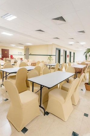 A spacious room with multiple tables and chairs arranged for dining. - Jawaher Albait Hotel Makkah (Makkah)