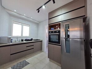 Private kitchen - Apartment with sea, pool and mountain views - Boulevard Family Club Bertioga (Bertioga)