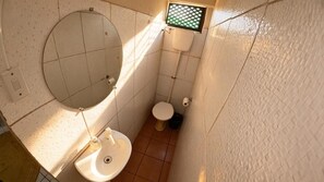 Bathroom - Nuh Hostel (Ouro Preto)