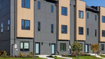 The outside of our building. Walking distance to great restaurants, shopping and a brewery!