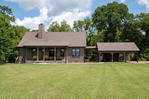 A two-story house with a covered porch and a chimney. - Riverside house on a Duck River ranch: fishing lake, horses, covered deck (Normandy)