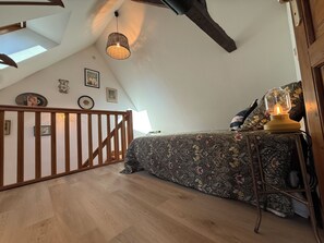 Interior - Little Mathilda, a cozy, quiet little house right in the heart of downtown (Caen)