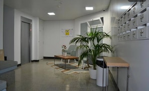 A reception area with a desk, chairs, a potted plant, a bulletin board, and a filing cabinet. - 401|Apartment with ocean views|Canteras Beach (Las Palmas de Gran Canaria)
