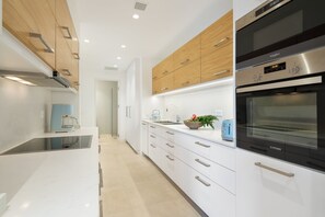 Private kitchen - Le Mont Blanc | 1-Bedroom Apartment with Shared Pool (Kounoupidiana)