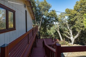 A wooden deck with a railing leading to a building with large windows. - Your Yosemite Basecamp with Amazing Deck Views just south of Yosemite Entrance (Oakhurst)