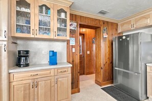 Interior - Sea Turtle Nest | Oceanfront Cottage | Private Beach Access | Dog Friendly | Flagler Beach (Flagler Beach)
