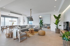 Living area - Le Mont Blanc | 3-Bedroom Apartment with Shared Pool (Kounoupidiana)