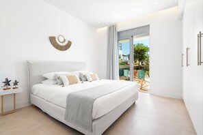 Room - Le Mont Blanc | 3-Bedroom Apartment with Shared Pool (Kounoupidiana)