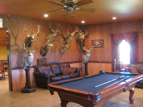 Amazing 7 bedroom/private bath lodge with commercial kitchen, dining room, bar