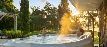 6-Acre Lakeside Retreat | Kayaks, Jacuzzi & Stunning Sunrises