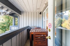 Outdoor dining - Steps to Gondola | Upper Village Loft | BBQ Deck | Fitness Room (Whistler)