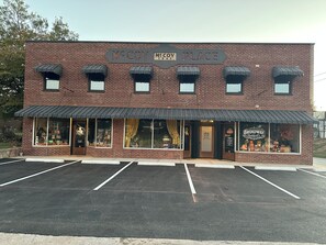 A brick building with a storefront labeled 'McCoy Place' and a sign for 'Broadway Beauty & Co.' - Willa's Retreat in the McCoy Place Lofts (Cave City)