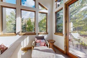 Interior - Spacious East Vail retreat with 4 bedrooms, private hot tub, and amazing location (Vail)