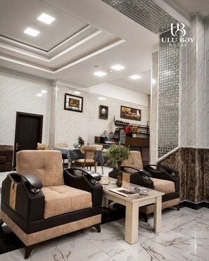 Lobby sitting area - Ulubey Hotel (Baku)