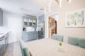 Interior - Sunlit Toronto 4BR Toronto Gem with Private Deck (Toronto)