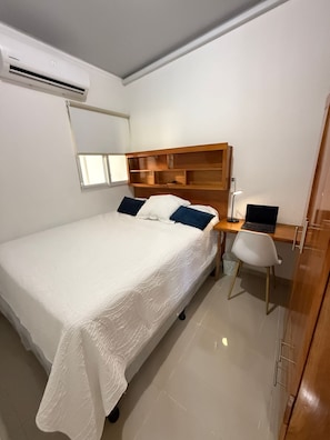 Room - Lovely 2-bedroom tiny house with AC, 5 minutes away from natural hot springs! (Ahuachapán)