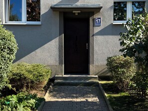 A residential building with a dark-colored door, a small porch, and a mailbox. - Dworcowa Old Town Studio (Wrocław)
