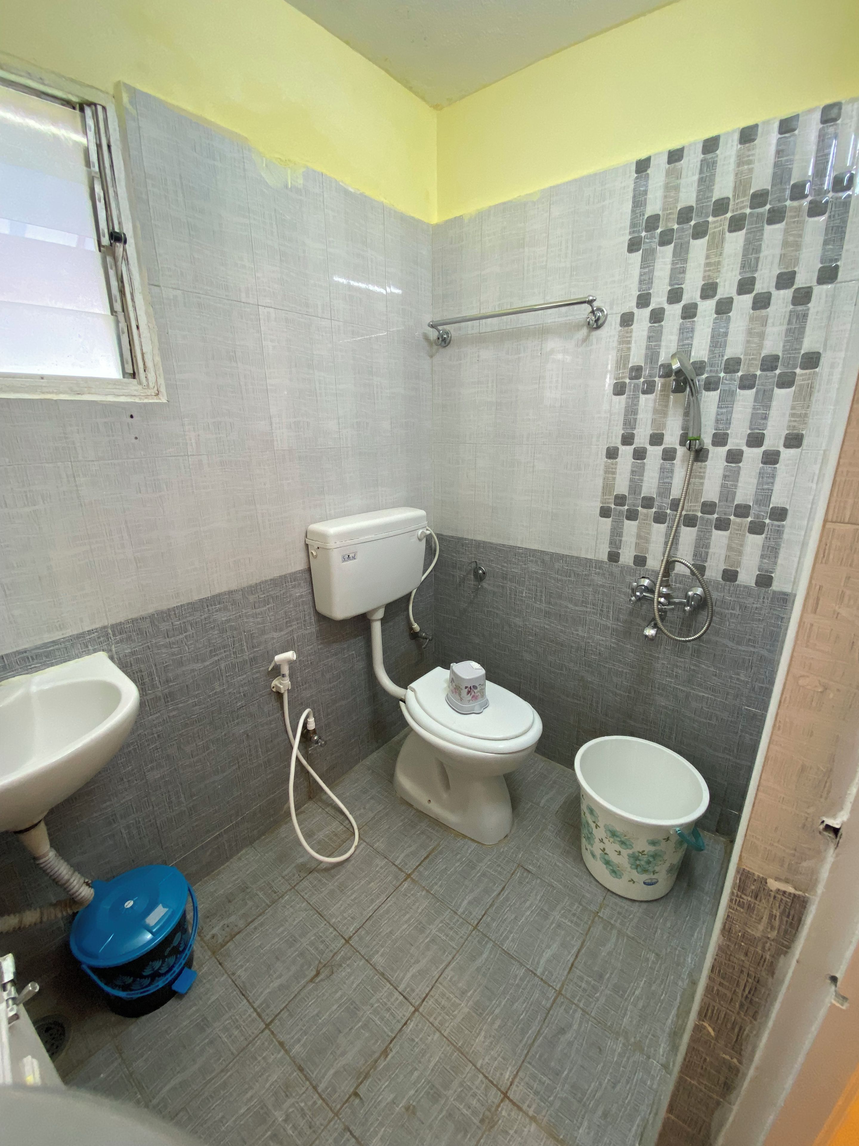 A bathroom with a toilet, bidet, and sink.