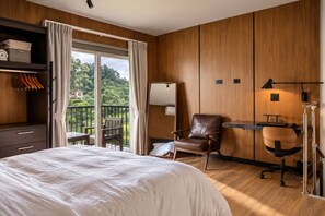 Room - Modern Boquete Loft, Private Garden, Walk to Town, AC (Bajo Boquete)