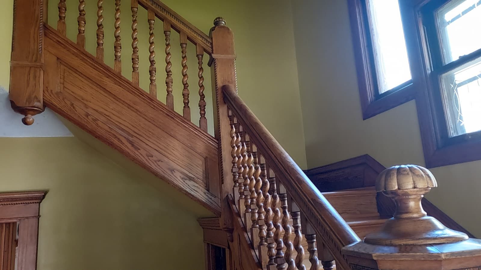 A wooden staircase with ornate balusters and a decorative balustrade.