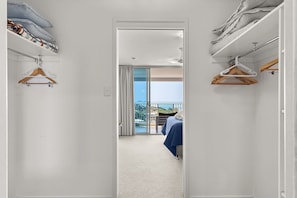 Walk In Robe - Sapphire Skies Penthouse in Airlie (Airlie Beach)