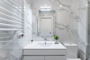 Bathroom - GuestReady-Modern Retreat in Vila Nova de Gaia (Vila Nova de Gaia)
