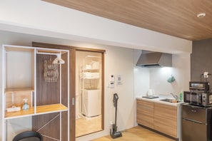 A compact kitchen with a microwave, toaster, and sink. - Ocean Namba West (Osaka)