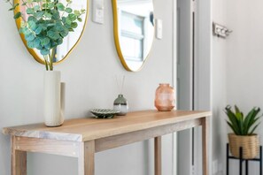 Interior - Palm Views Stylish 2Bedroom Apartment in Sea Point (Cape Town)