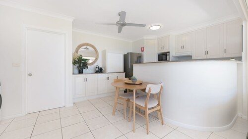 Beautifully renovated one bedroom beachfront unit