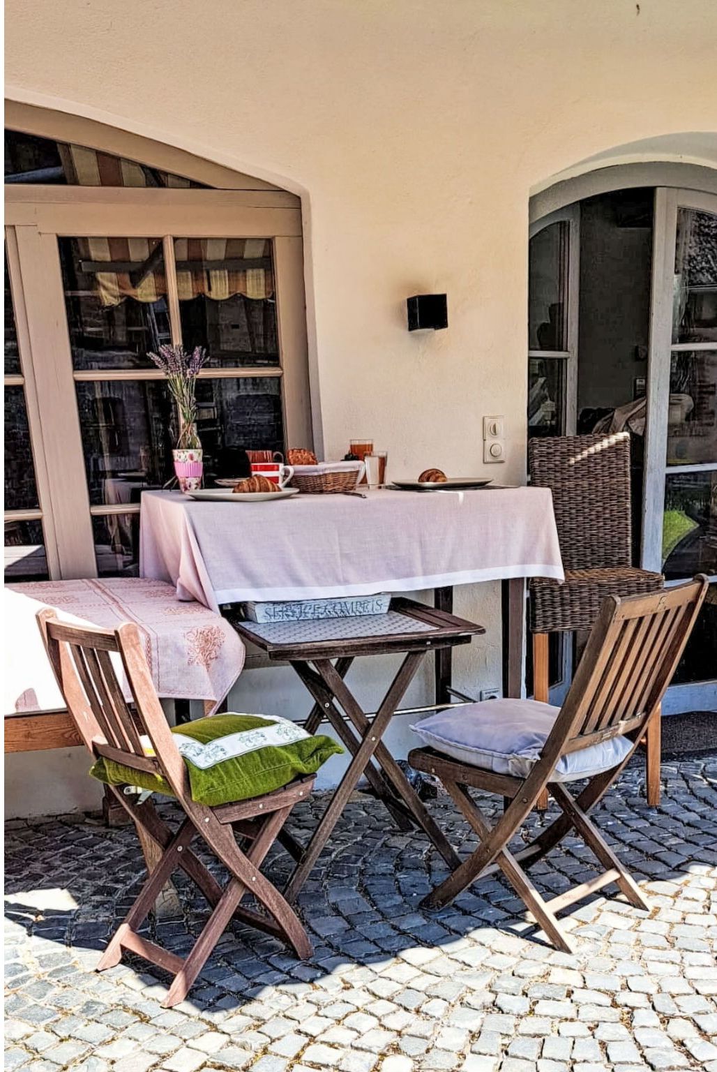 Möbel, Stuhl, Gartenmöbel, Tabelle, Tisch Im Freien, Küche & Esszimmer Tisch, Kaffetisch, Blumentopf, Wicker, Restaurant