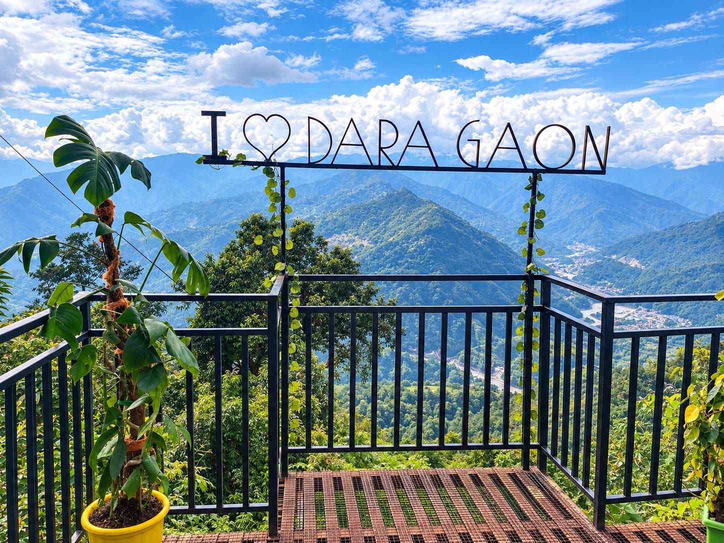 Un balcón con barandilla de metal, un cartel que dice 'I ♥ DARA GAON' y una vista de un paisaje montañoso.