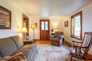 A cozy living room with a sofa, armchair, and a patterned rug. - Peaceful Farm House Near Catoctin Mtn Park (Myersville)