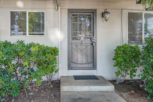 Central Folsom Condo: Walk to Parks & Dining