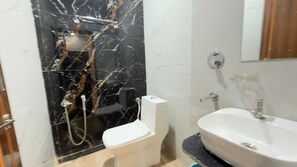 A bathroom with a toilet, a sink, and a shower. - Collection O Vijay Nagar Square Indore (Indore)