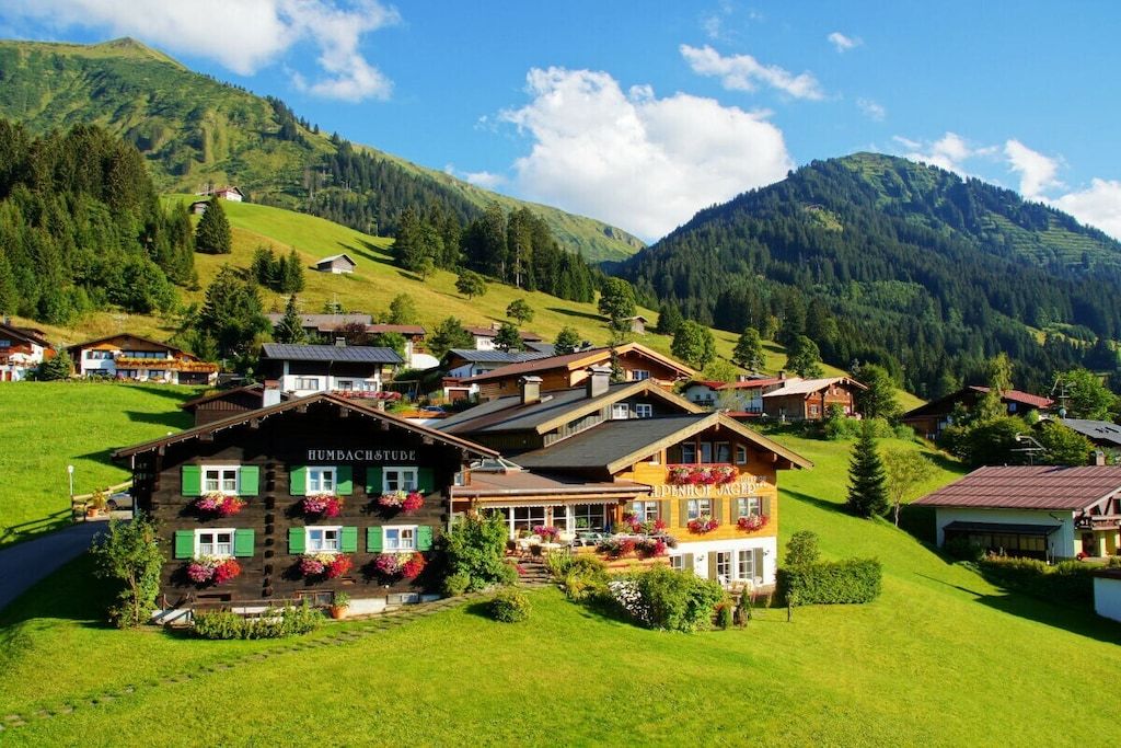 A traditional alpine village with a prominent wooden building labeled 'HUMBACHSTUBE' and another building named 'EDENHOF JACOB'.