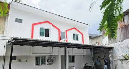 Ava Guest House Mulyosari