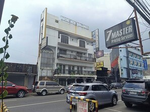 Front of property - The Stackey Hotel (Olongapo)
