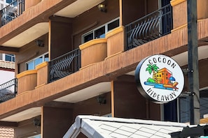 A building with a sign that reads 'COCOON Hideaway'. - Cocoon Hideaway (Pattaya)