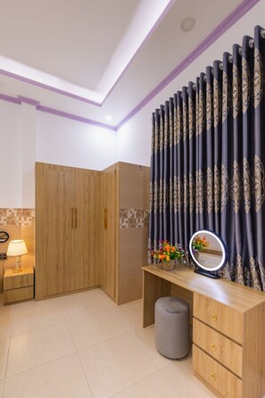 A bathroom with a wooden vanity, a mirror, and a decorative curtain. - Sunlit Seaside Villa Phú Quốc (Phú Quốc)