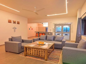 Living area - Dancenter Hill View, Ooty (Ooty)