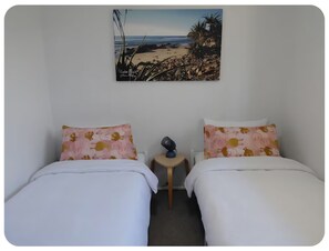 Room - “Seagrass”– Pet friendly house for the family (Coolum Beach)