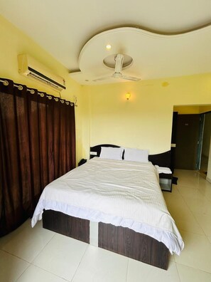 Room - Sakshi Residency (Panchgani)