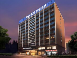 A multi-story hotel with a prominent sign at the top. - Kyriad Marvelous Hotel (Yiyang)