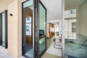 Exterior - Light 1BR With AC Parking Urban Garden (Porto)