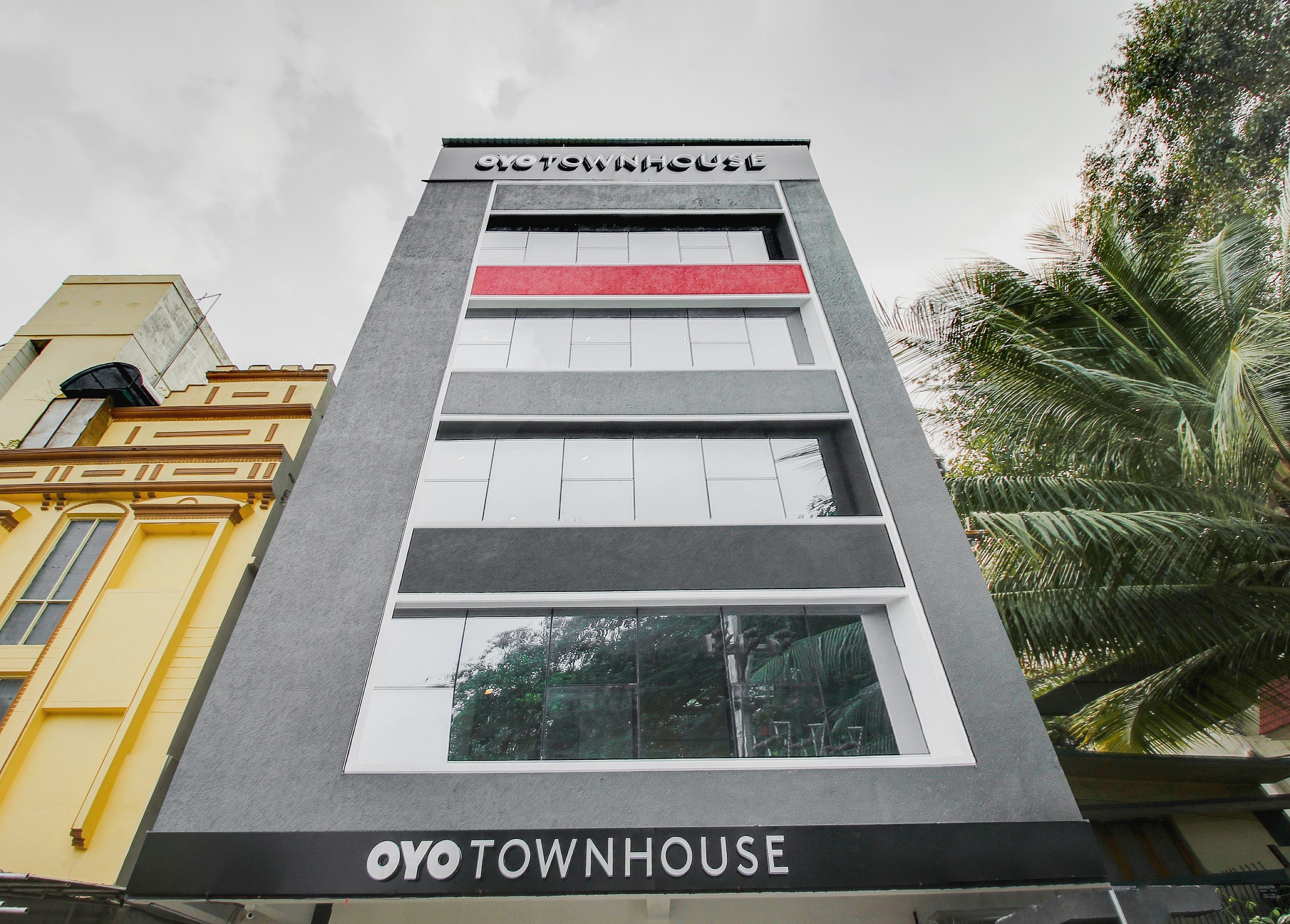 A building with a sign reading 'OYO TOWNHOUSE'.