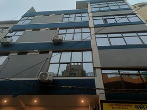 A multi-story building with air conditioning units installed on the exterior. - SRG Hotel and Restruant (Dhauru Pur, Mirzapur)