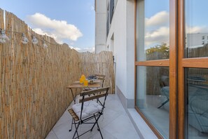 Balcony - Lumina 2BR Apt w/ Parking & Balcony  (Warszawa)