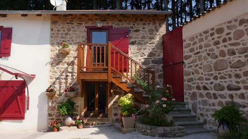 Guest Room 'Chambre Le Rouet' with Mountain View, Shared Garden and Wi-Fi